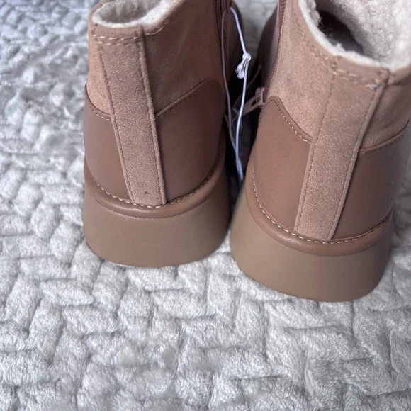 NWT Wild fable Ugg like shortie platform boots size 6 - Picture 5 of 8